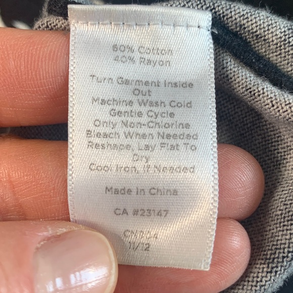 Talbots 3/4 sleeve black and ivory floral crewneck sweater size medium petite - Picture 4 of 6